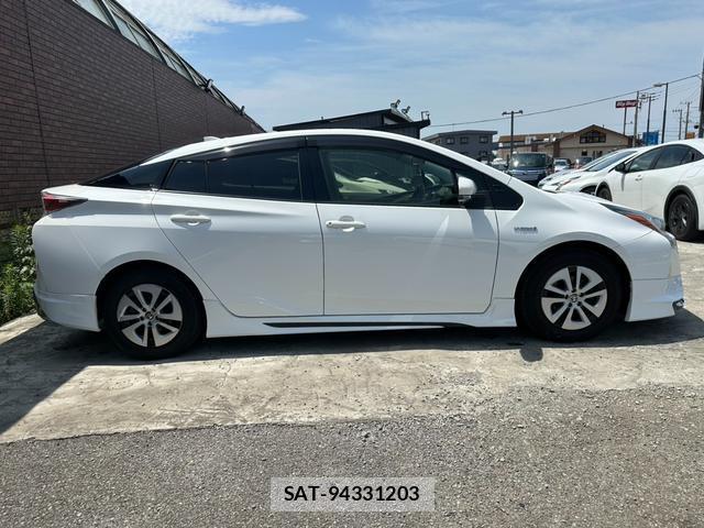Toyota PRIUS 2016-03 8329717-16