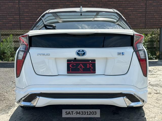 Toyota PRIUS 2016-03 8329717-18
