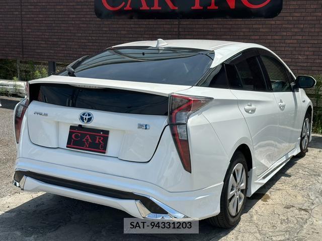 Toyota PRIUS 2016-03 8329717-19