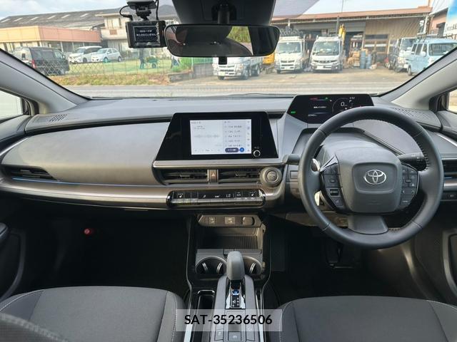 Toyota PRIUS 2023-06 8329722-1