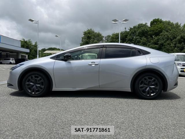 Toyota PRIUS 2023-08 8329815-1