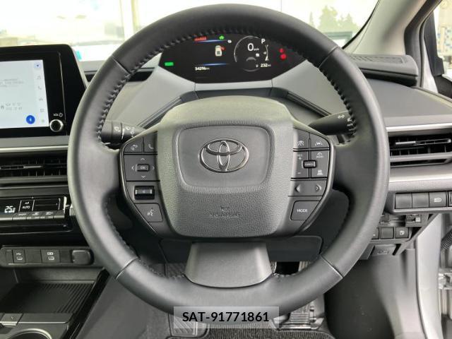 Toyota PRIUS 2023-08 8329815-14