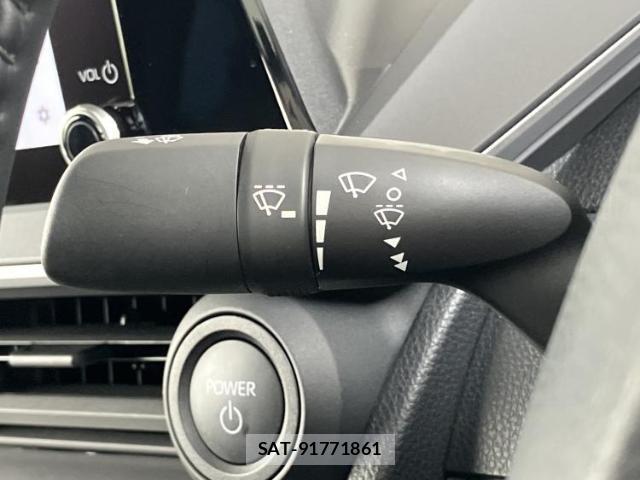 Toyota PRIUS 2023-08 8329815-16