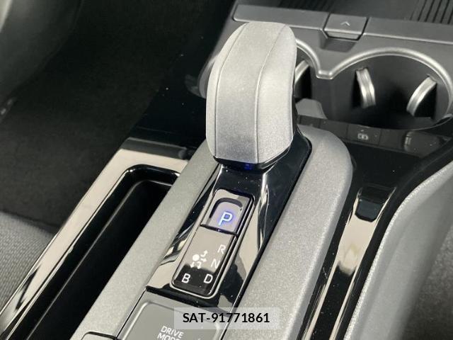 Toyota PRIUS 2023-08 8329815-17