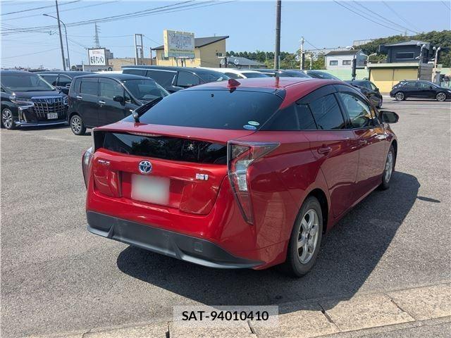 Toyota PRIUS 2018-05 8329829-1