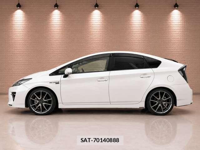 Toyota PRIUS 2012-06 8329942-2