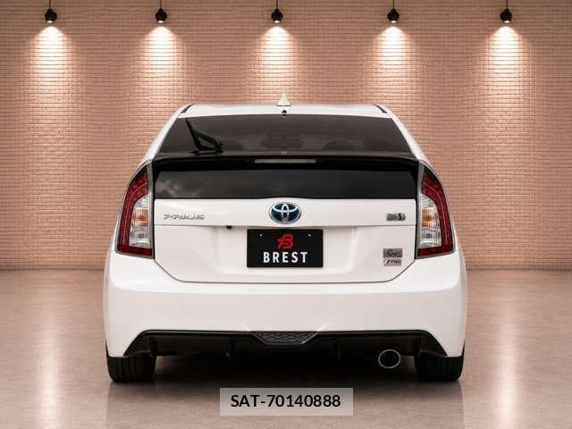 Toyota PRIUS 2012-06 8329942-3