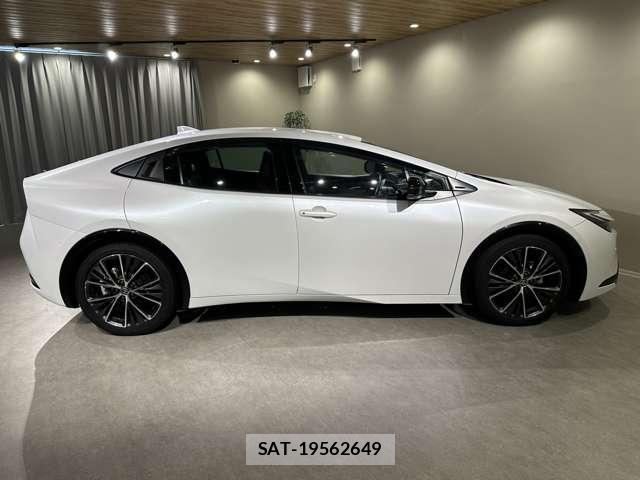 Toyota PRIUS 2023-06 8330200-3