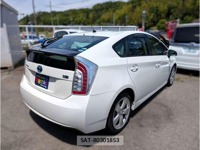Toyota PRIUS 2012-07 8330334-1
