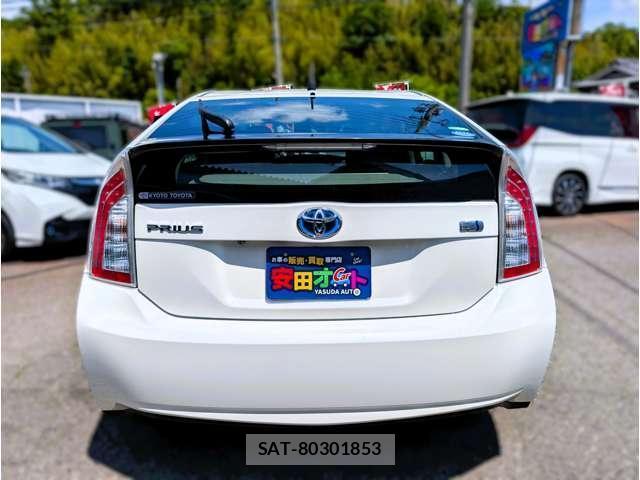 Toyota PRIUS 2012-07 8330334-13