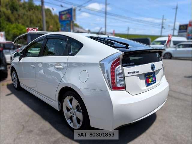 Toyota PRIUS 2012-07 8330334-17