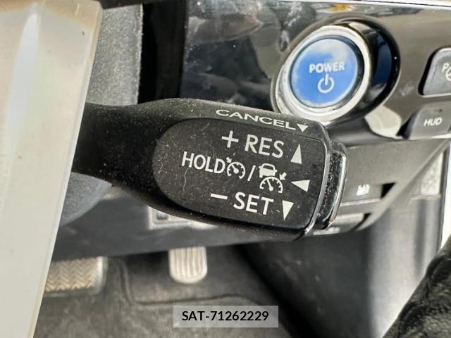 Toyota PRIUS 2017-05 8330398-14
