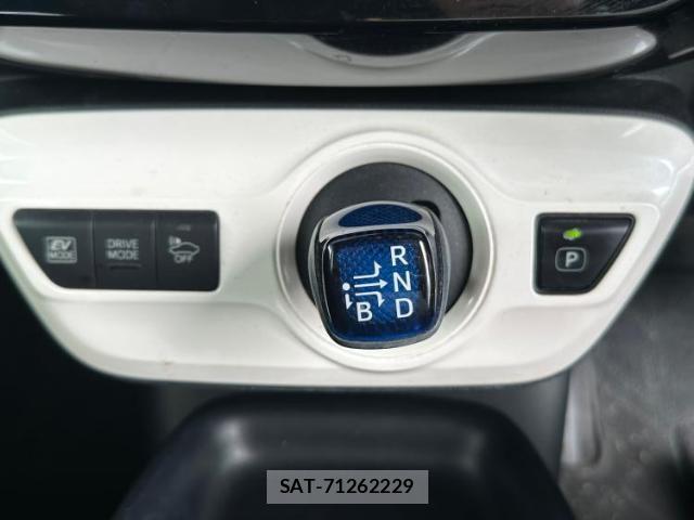 Toyota PRIUS 2017-05 8330398-15