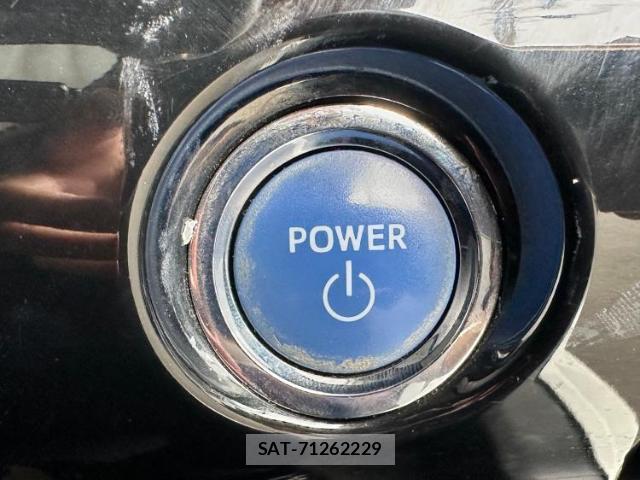 Toyota PRIUS 2017-05 8330398-16
