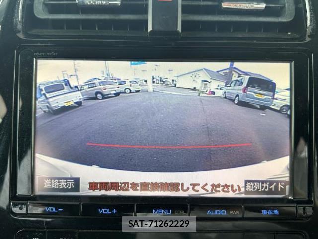 Toyota PRIUS 2017-05 8330398-9
