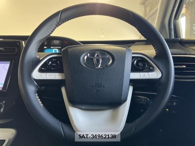 Toyota PRIUS 2018-02 8330401-14