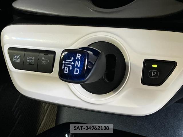Toyota PRIUS 2018-02 8330401-17