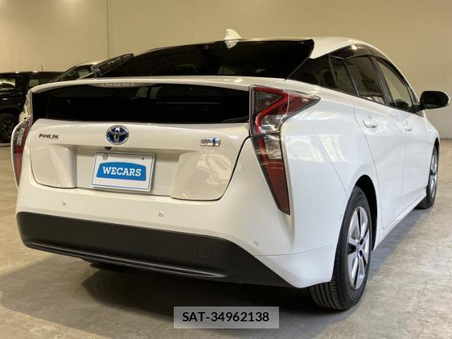Toyota PRIUS 2018-02 8330401-2