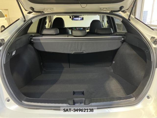 Toyota PRIUS 2018-02 8330401-7