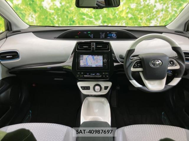 Toyota PRIUS 2018-05 8330452-3