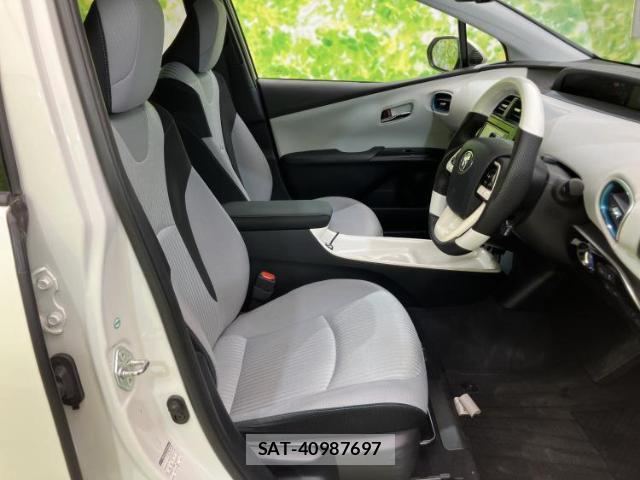 Toyota PRIUS 2018-05 8330452-4