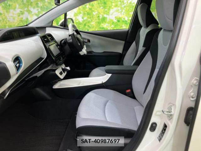 Toyota PRIUS 2018-05 8330452-6