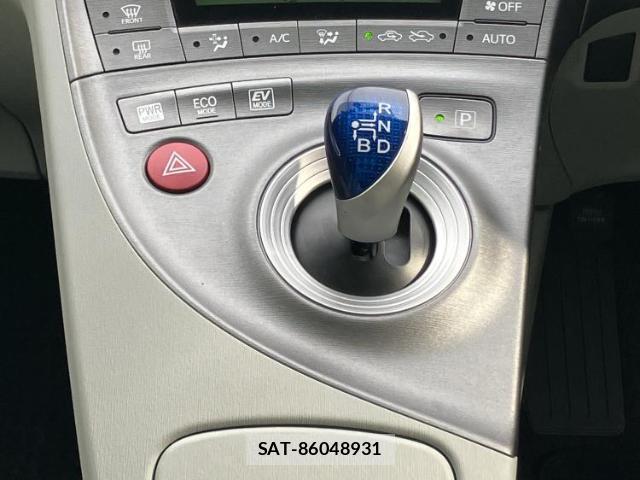 Toyota PRIUS 2014-05 8330546-17