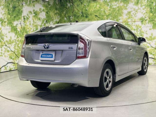 Toyota PRIUS 2014-05 8330546-2