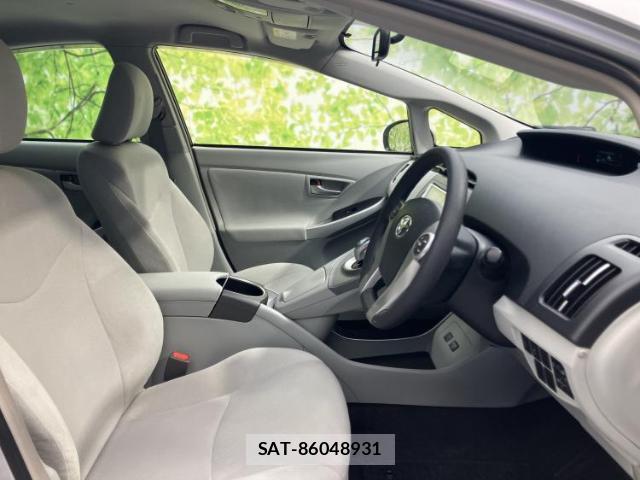 Toyota PRIUS 2014-05 8330546-3