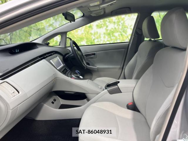 Toyota PRIUS 2014-05 8330546-5