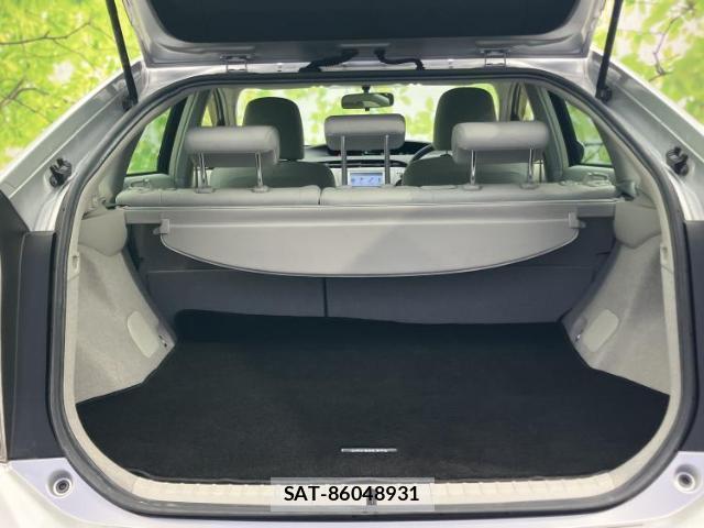 Toyota PRIUS 2014-05 8330546-7