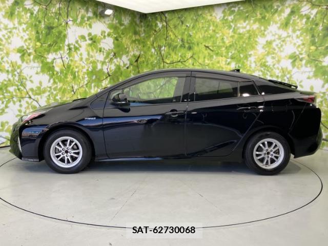 Toyota PRIUS 2016-04 8330670-1