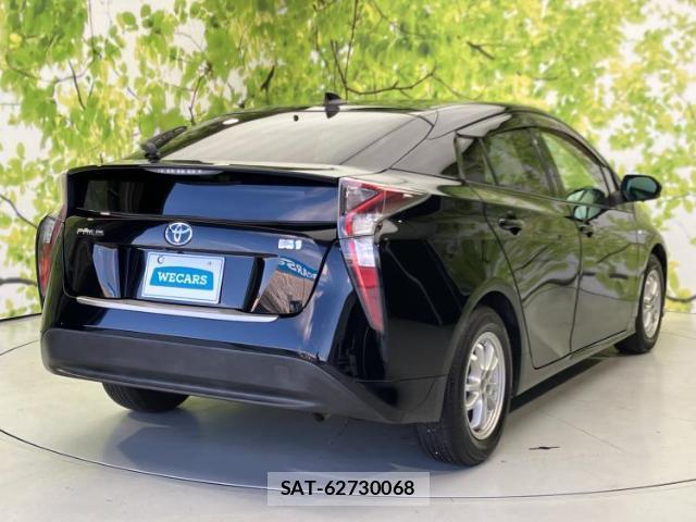 Toyota PRIUS 2016-04 8330670-2