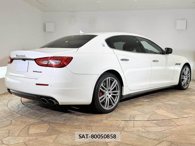 Maserati QUATTROPORTE 2017-12 8328946-2