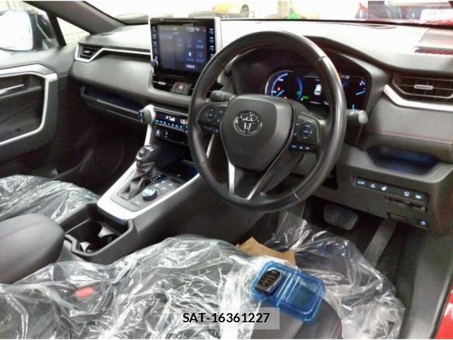Toyota RAV4 PHV 2021-09 8328847-2