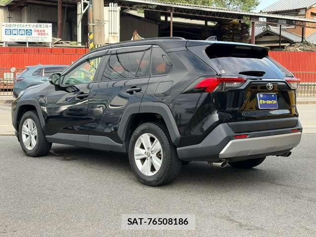 Toyota RAV4 2021-02 8328736-1