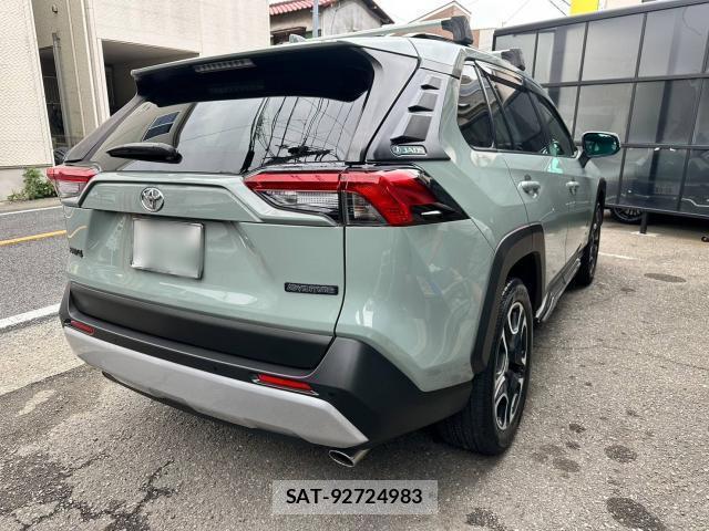 Toyota RAV4 2019-10 8328772-2