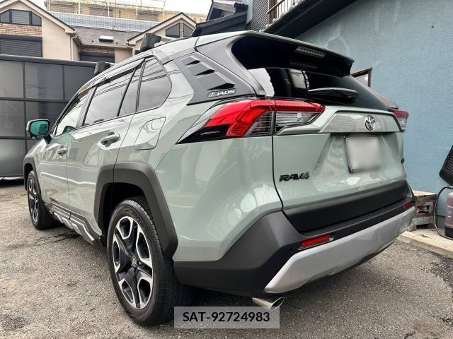 Toyota RAV4 2019-10 8328772-3