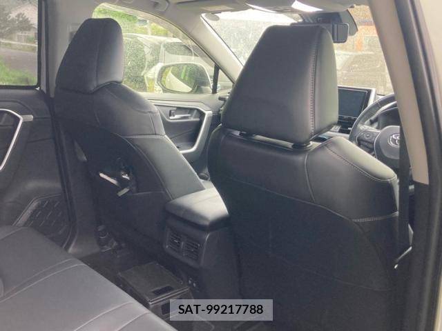 Toyota RAV4 2019-04 8328898-14