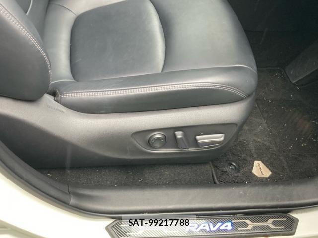 Toyota RAV4 2019-04 8328898-15