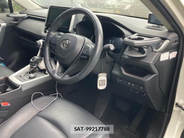 Toyota RAV4 2019-04 8328898-9