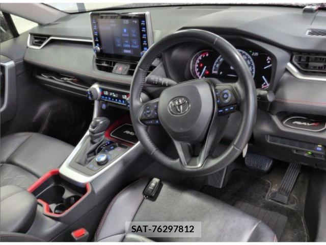 Toyota RAV4 2021-07 8330108-2