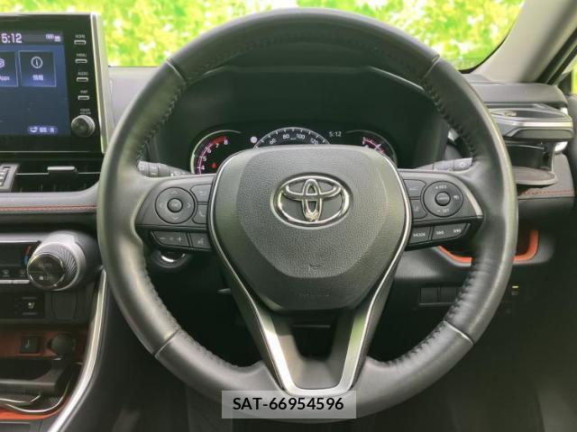 Toyota RAV4 2022-06 8330626-13