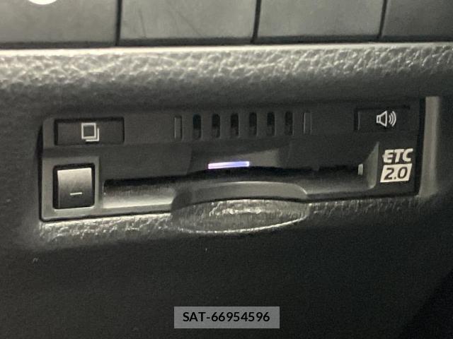 Toyota RAV4 2022-06 8330626-17