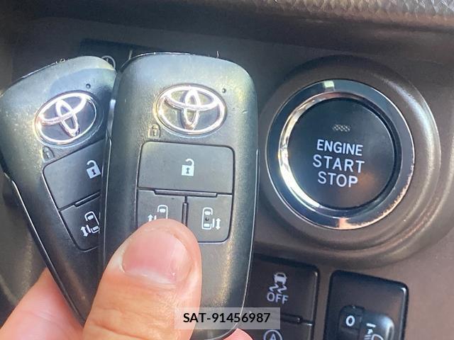 Toyota ROOMY 2021-08 8329417-7