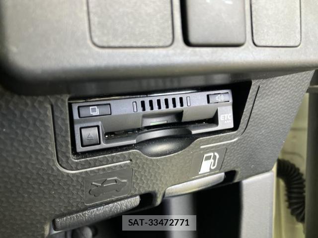 Toyota ROOMY 2021-08 8330006-17