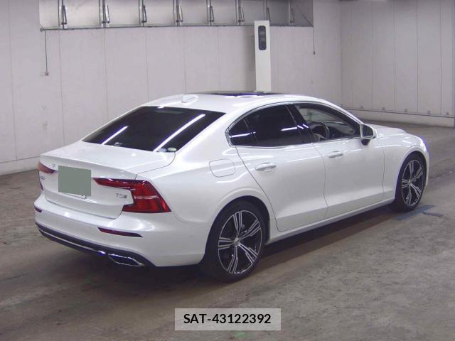 Volvo S60 2021-05 8330086-1