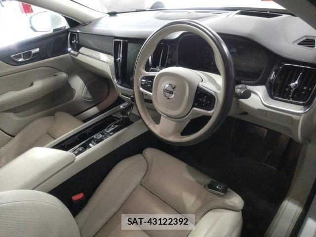 Volvo S60 2021-05 8330086-2