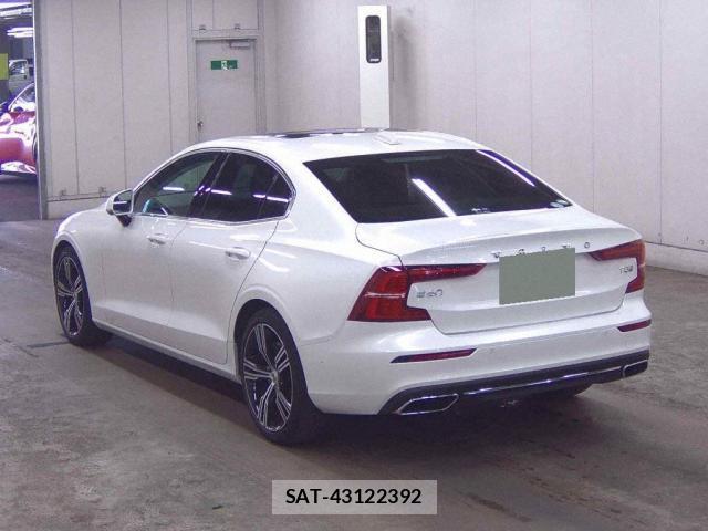 Volvo S60 2021-05 8330086-4