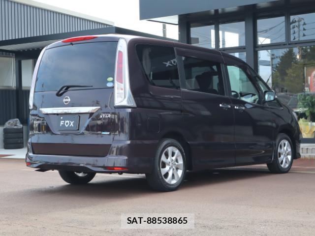 Nissan SERENA 2011-01 8327814-1